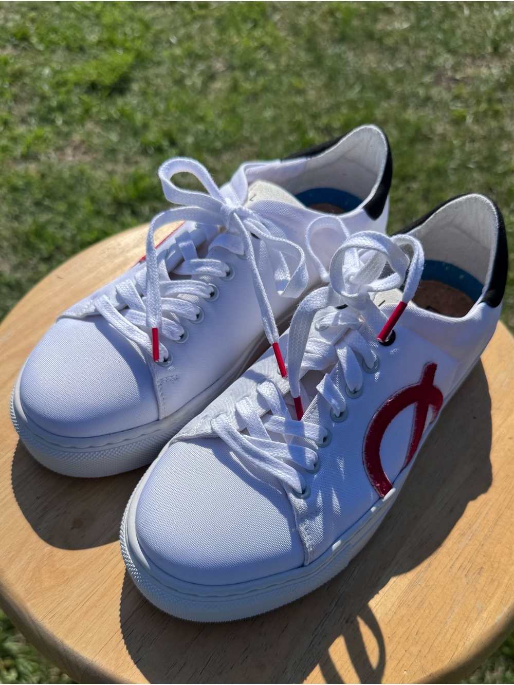 Ladies Loci Origin Sneakers with Red Accent size EU 36= size 6